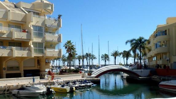 Coqueto apartamento en Puerto Marina con piscina Benalmádena Esterno foto