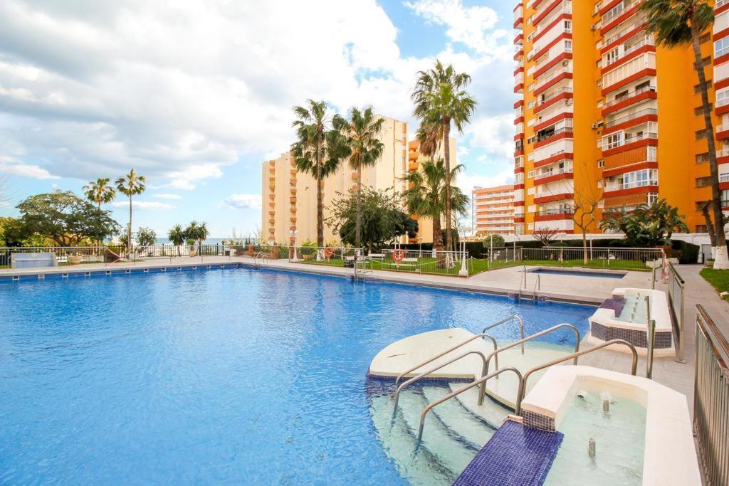 Coqueto apartamento en Puerto Marina con piscina Benalmádena Esterno foto